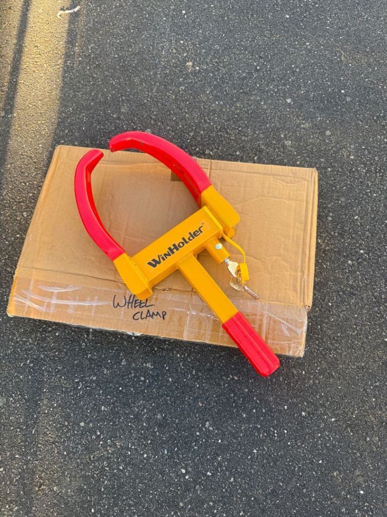 Caravan / camper wheel lock clamp 