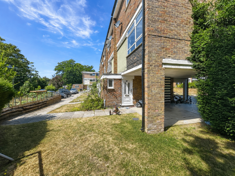 4 Bed Townhouse in Central Woking