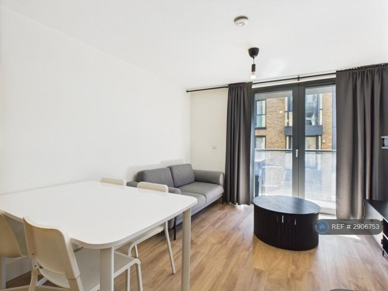 2 bedroom flat in Southside, Birmingham, B5 (2 bed) (#2906753)