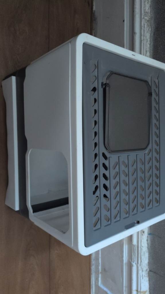 Cat litter spacious box
