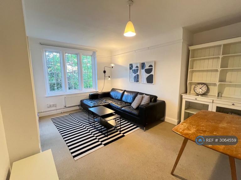 2 bedroom flat in Hillsborough Court, London, NW6 (2 bed) (#3064559)