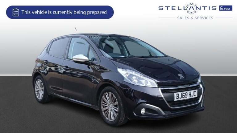 2019 Peugeot 208 1.2 PureTech 82 Signature 5dr [Start Stop] HATCHBACK PETROL Manual