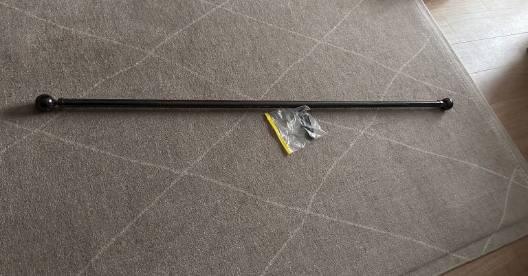 Curtain pole black metal (150cms)