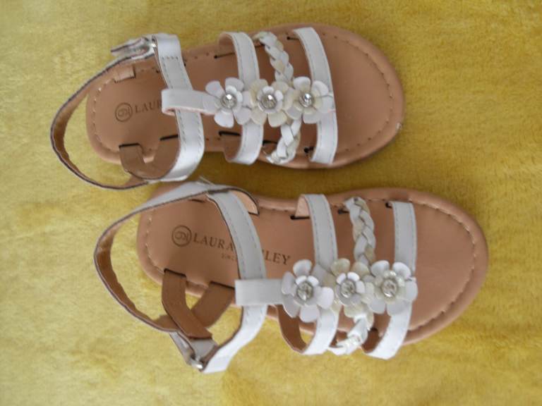 Like-New Kids Laura Ashley White Leather Sandals Size 9