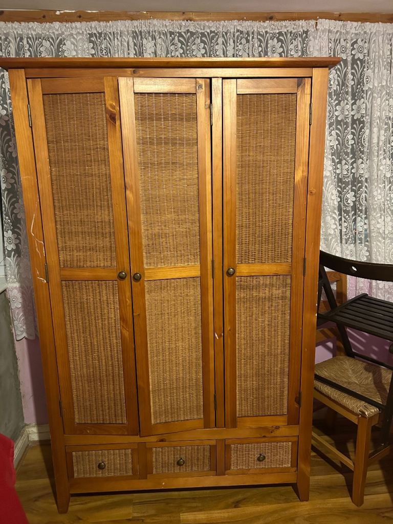 wardrobe 