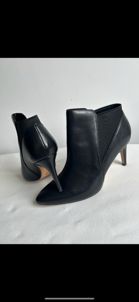  Clarks Black Leather Ankle Boots 