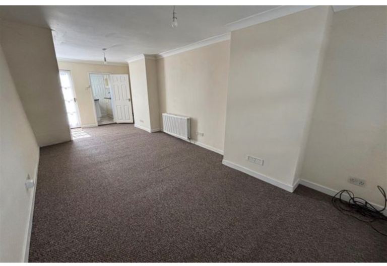 2 Bed Terraced House To Rent , Beach St, ME12