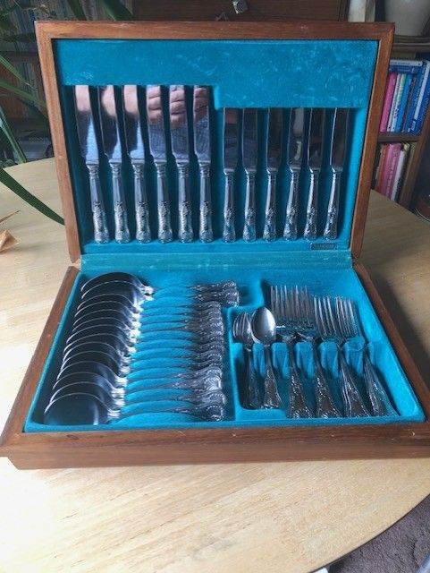 Vintage 44pc Kings pattern canteen. Never been used.