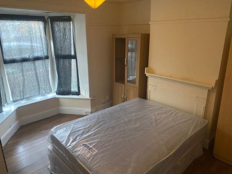 Double room has come available in Southampton near town centre and train station