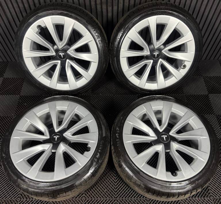 19'' GENUINE TESLA MODEL 3 SILVER ALLOYS WHEELS 1044264-00-A