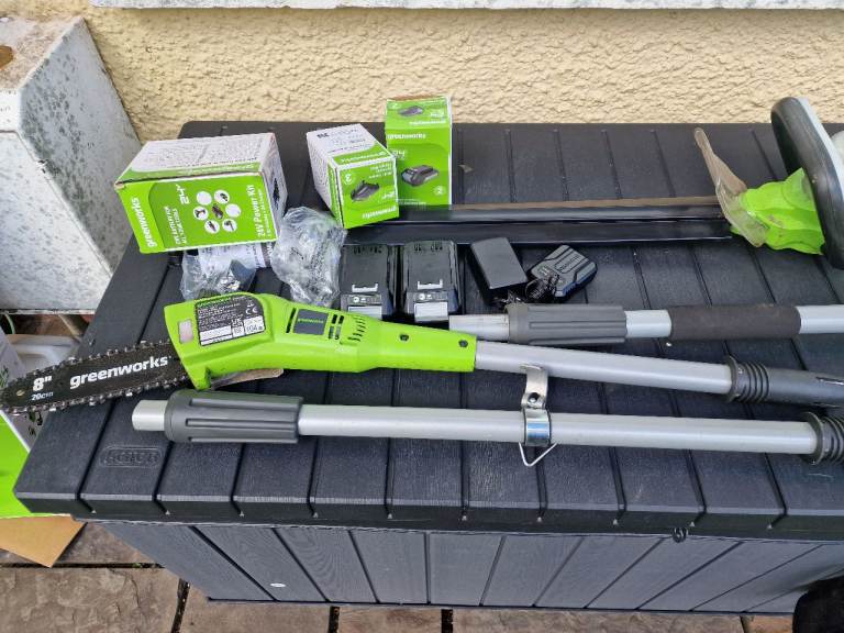 Greenworks pole saw & hedgetrimmer 24v