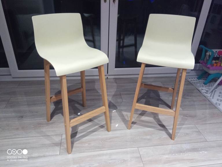 2 x Fixed base stools in excellent condition 