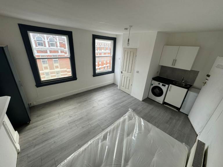 Studio Flat in West Hampstead (NW6)