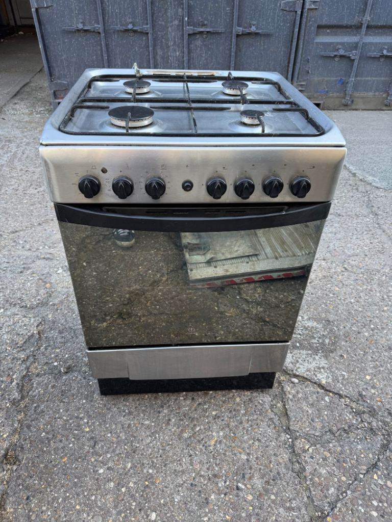 Freestanding Gas Cooker with Oven – Good Condition