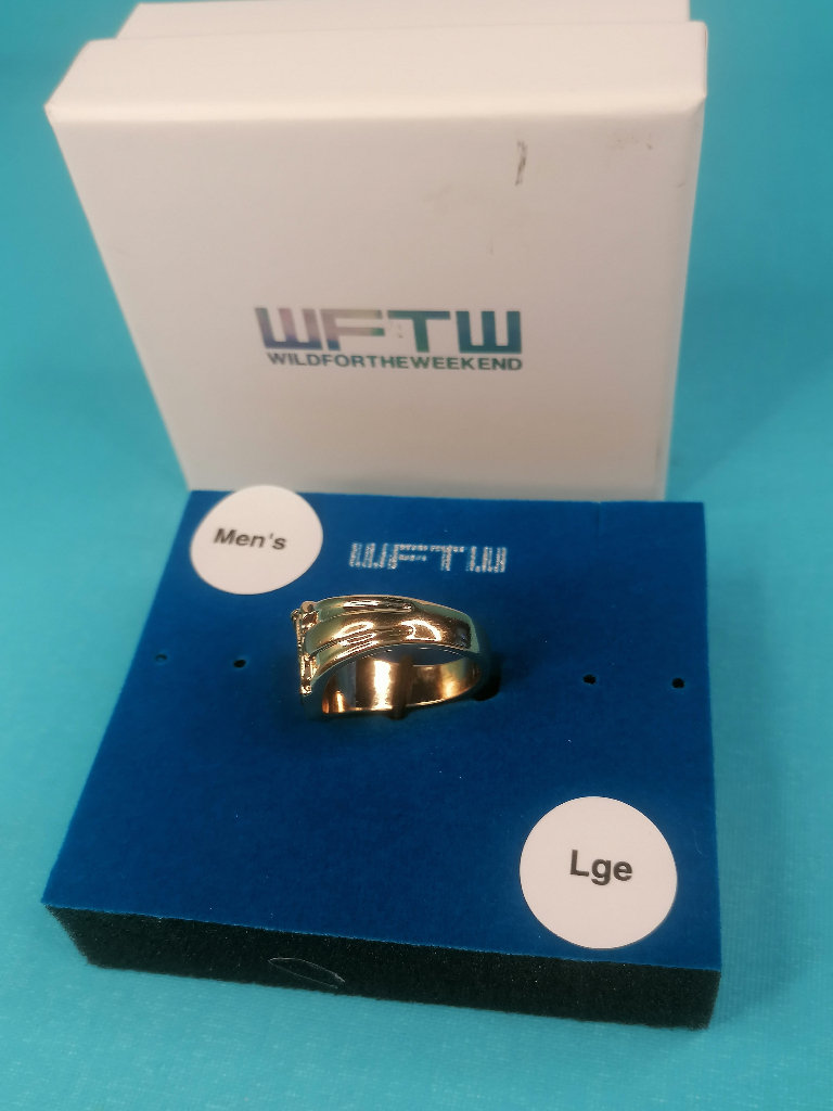BRAND NEW  Large Man's  snake ring in box.
