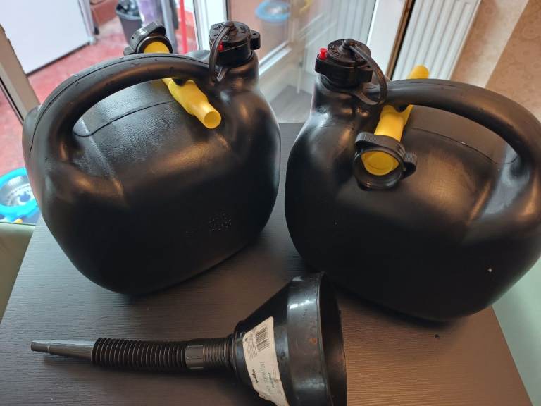2x 10 Litre plastics Jerry Can + Funnel
