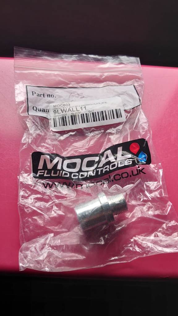 Mocal M18 Sandwich Plate Adapter Centre Bolt P/N MOC608