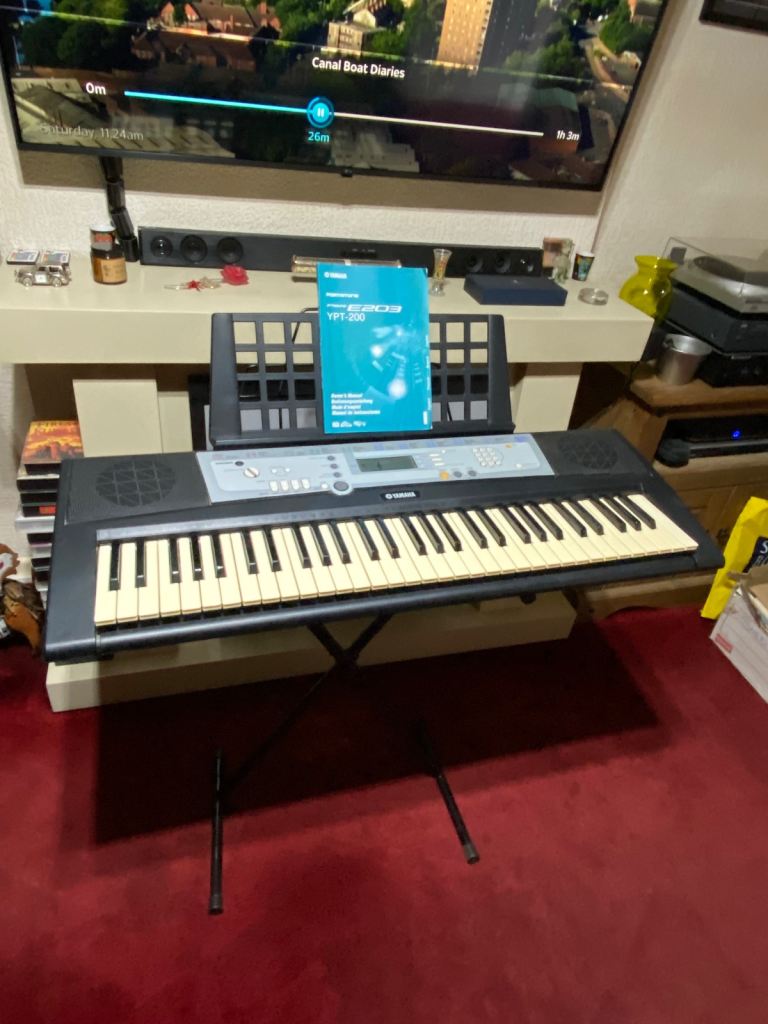 Yamaha PSR-E203 Electronic Keyboard with Stand