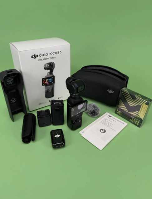 DJI Osmo Pocket 3 Creator Combo - Like New Video Camera