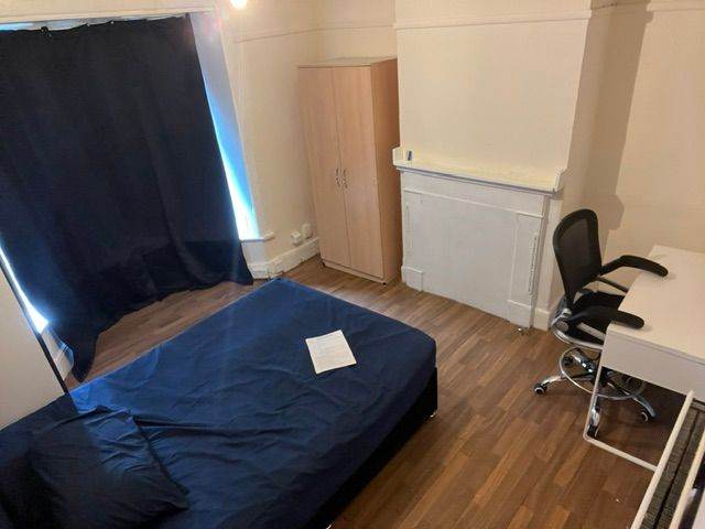 A Large Double room has come available in Southampton near town centre and train station