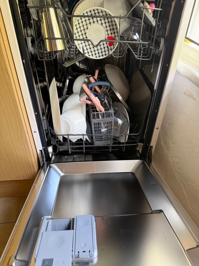 White Freestanding Dishwasher – Good Condition