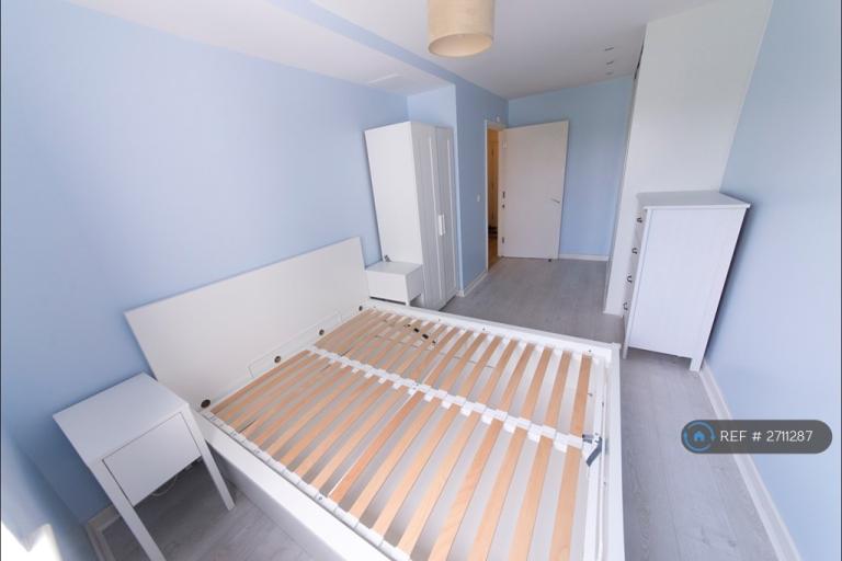 1 bedroom flat in Douglas Path, London, E14 (1 bed) (#2711287)