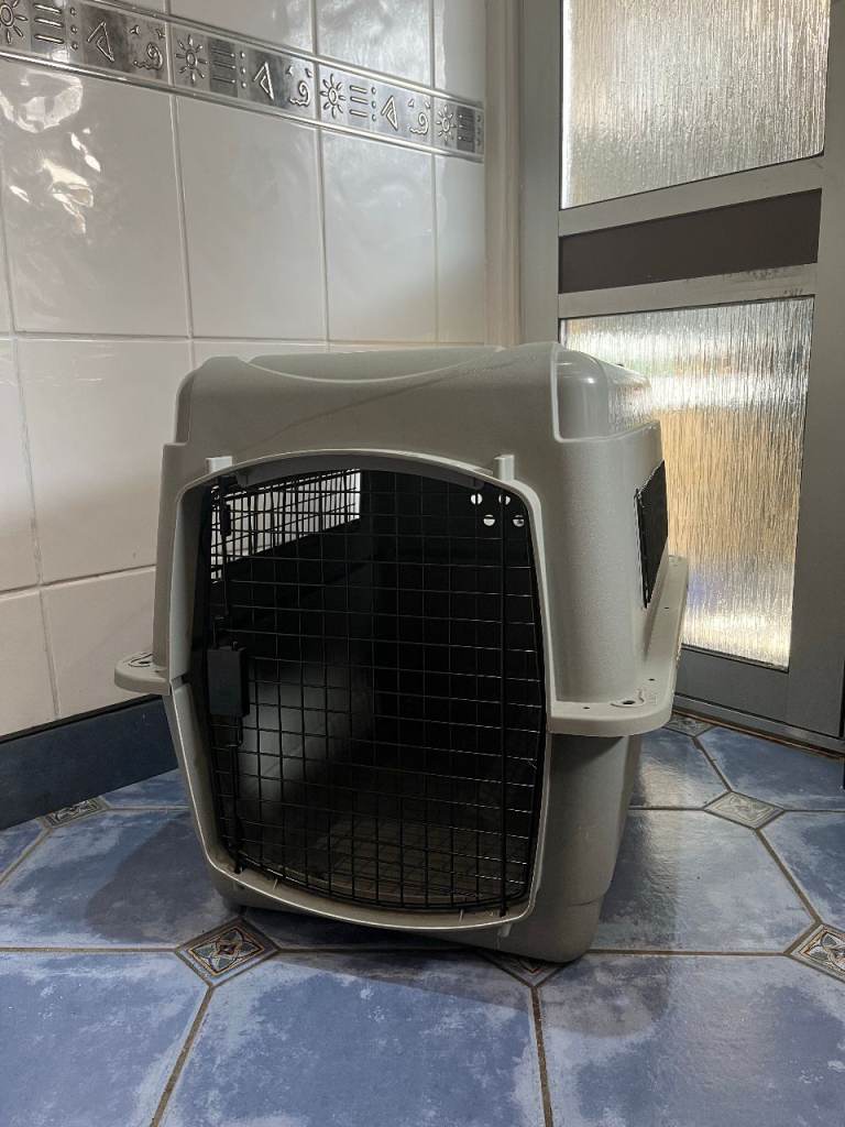 Hard-sided kennel suitable for taking pets in air cargo