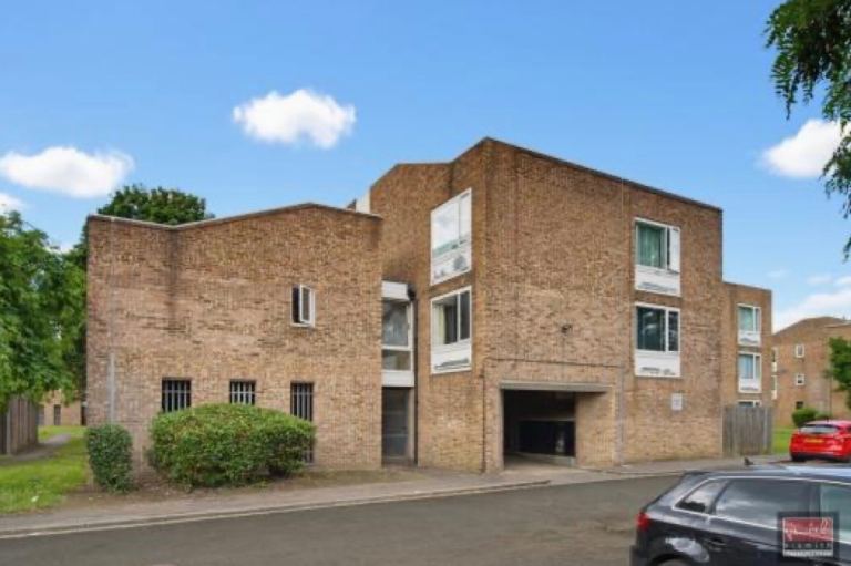 Studio flat near Heathrow
