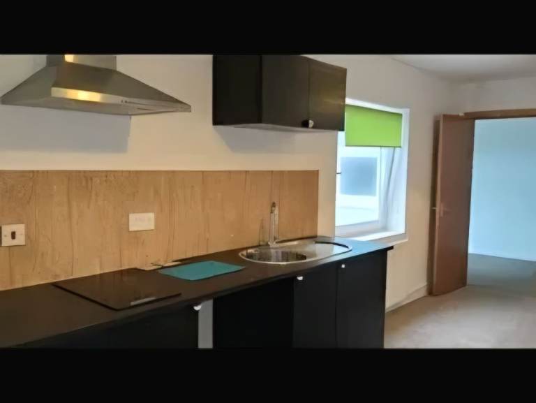 1 bedroom flat in central location 