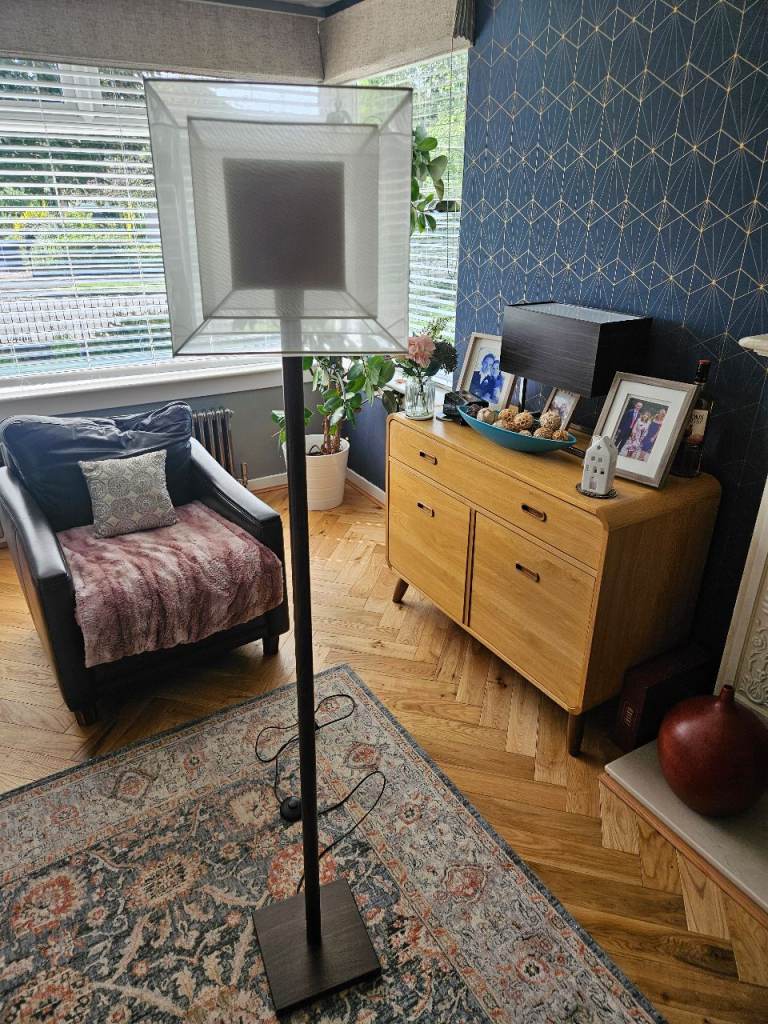 Modern Floor Lamp with Square Shade – Good Condition