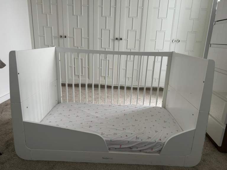 REDUCED!Snüzkot Skandi Cotbed+mattress-fitted sheet, Toddler Rails + new feet pack for the cot