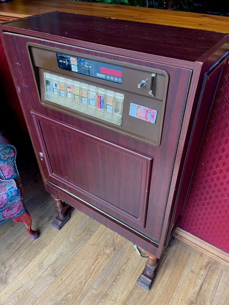 Vintage Royal Vending Machine – Great Condition