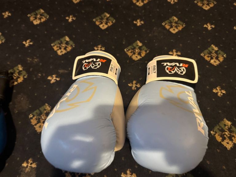 Boxing gloves 