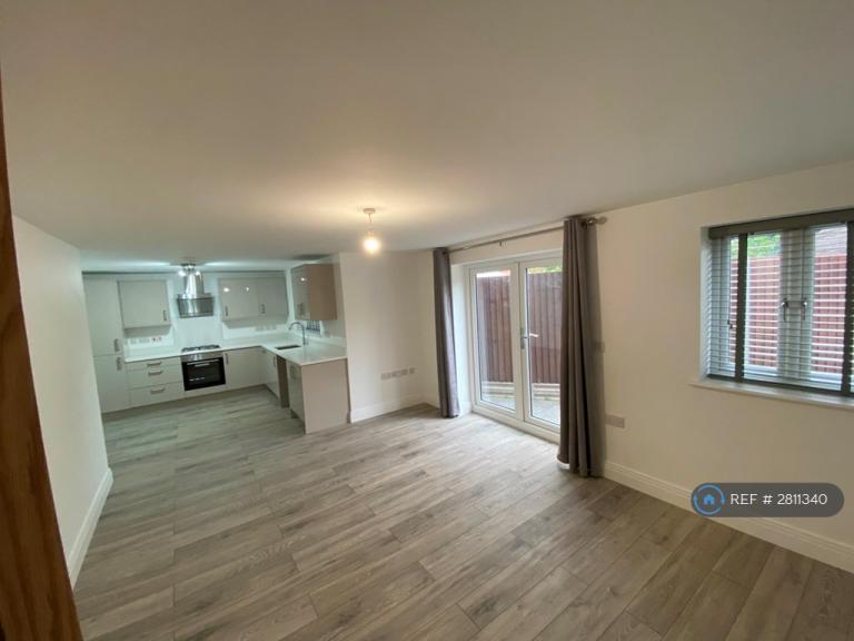 2 bedroom flat in Howards Road, Woking, GU22 (2 bed) (#2811340)
