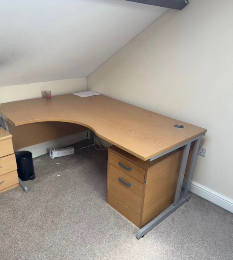 Large corner desk 