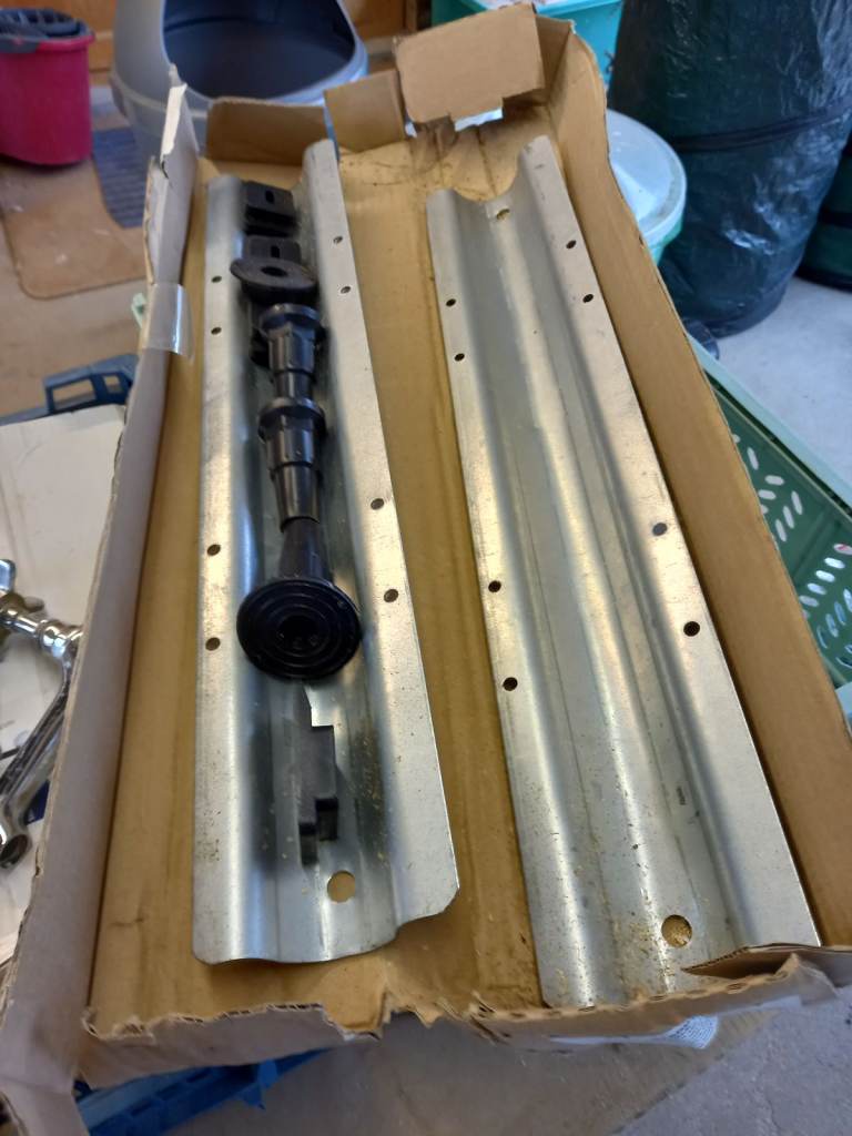 BATH UNUSED STORED IN GARAGE.  AS NEW CONDITION Halcyon Square 1750 x 800