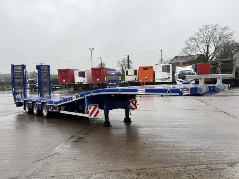 MAC 3 AXLE LOWLOADER WITH LIFTING DECK 