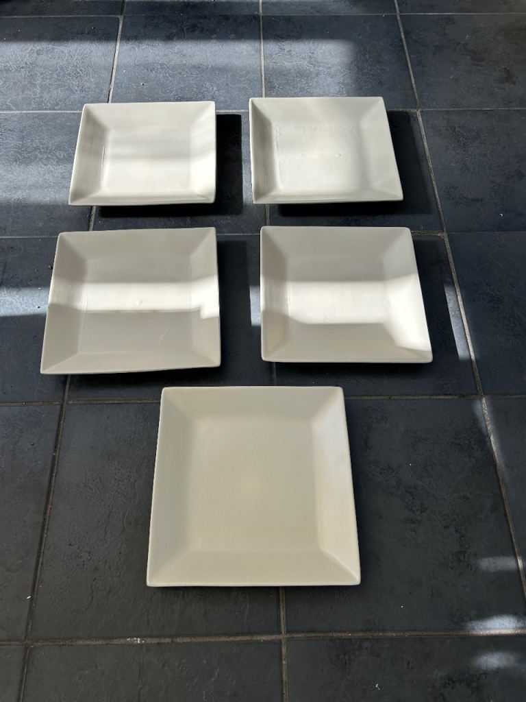 Set of 5 Square Cream Dinner Plates - Microwave & Dishwasher Safe
