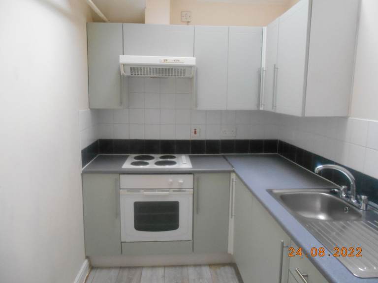 Furnished 2 bed flat in great BD1 city-centre location
