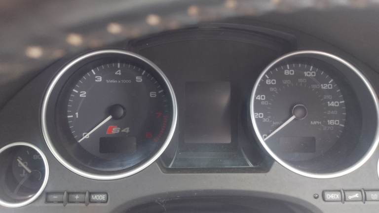 Audi 2005 convertible S4 clocks 