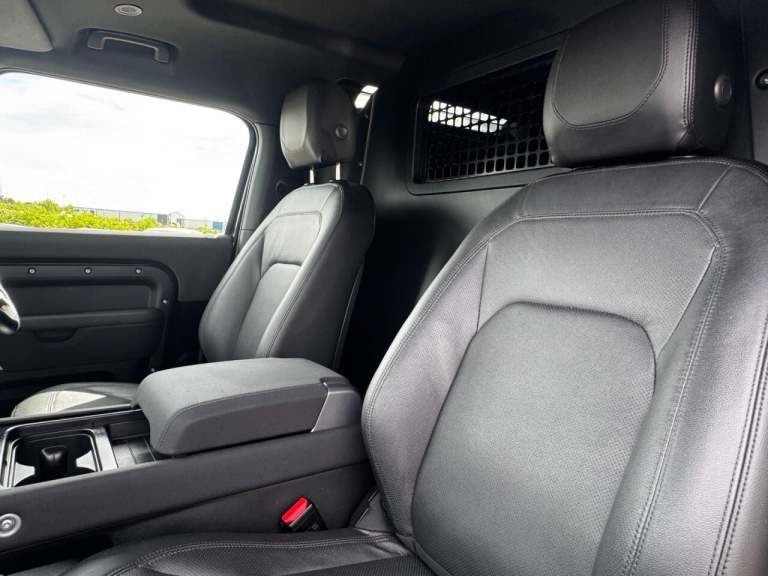 2023 Land Rover Defender 3.0 D250 Hard Top SE Auto PANEL VAN DIESEL Automatic