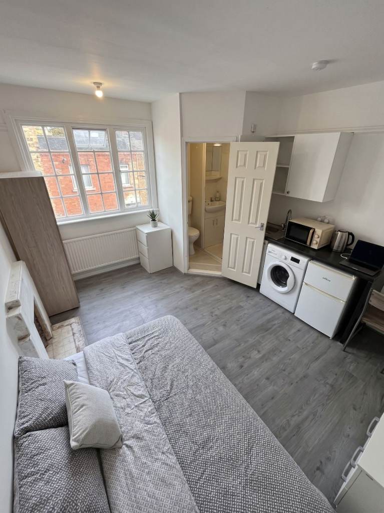 FURNISHED STUDIO FLAT TO RENT – SE5