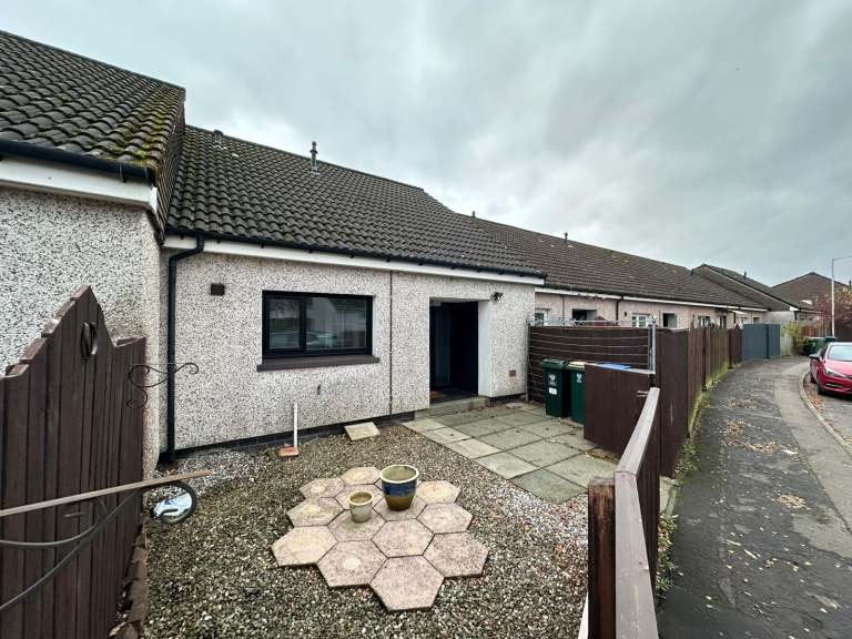 3 bedroom house in 32 Ferguson Park Rattray, Blairgowrie PH10 7AT