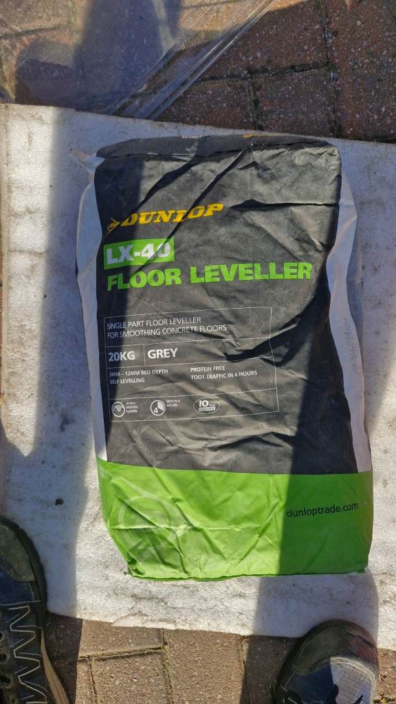 Ultra crete M 60 25kg bag bedding mortar and 2 bags floor leveller