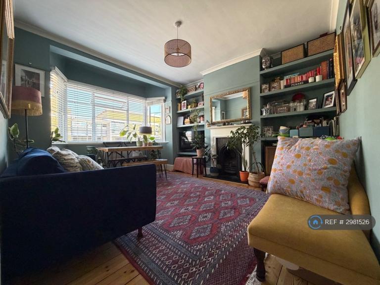 2 bedroom flat in Goodwood Mansions, London, SW9 (2 bed) (#2981526)