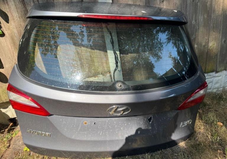 HYUNDAI i30 ESTATE BOOT COLOR CODE ZAR