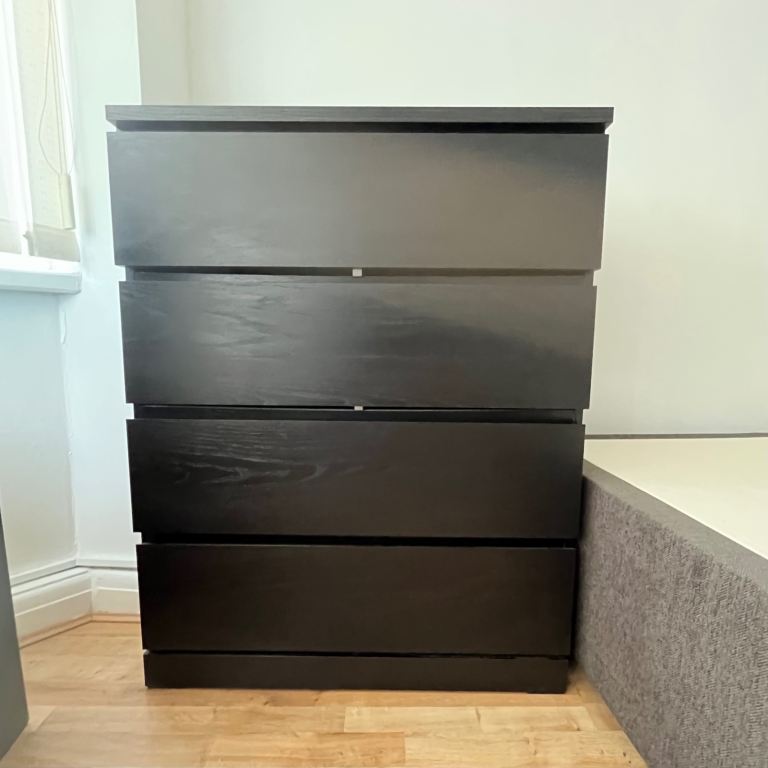 Black chest of drawers 