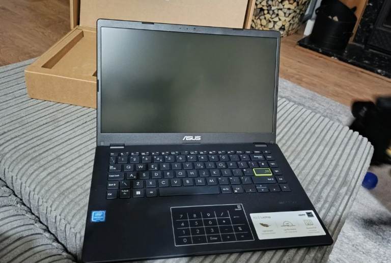 ASUS VivoBook Laptop 64Gb SSD WiFi HDMI Office - BOXED with charger