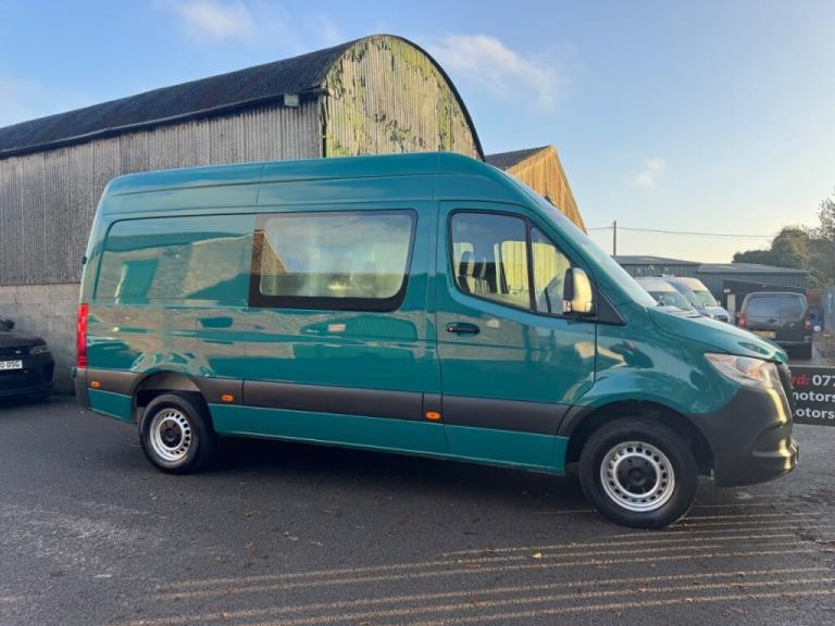  Mercedes-Benz Sprinter SPRINTER 2.1L 314CDI 3.5t H2 L2 RWD WINDOW COMBI CREW