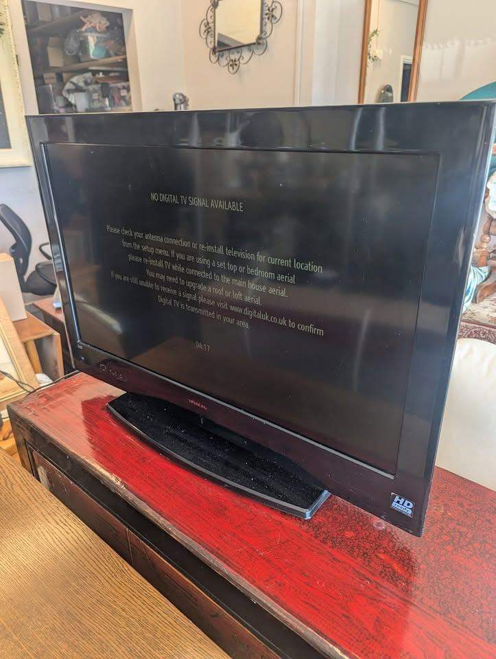 Hitachi 32 Inch TV
